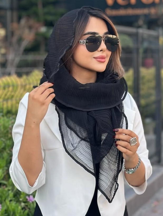 شال پلیسه عروسکی سفید و مشکی