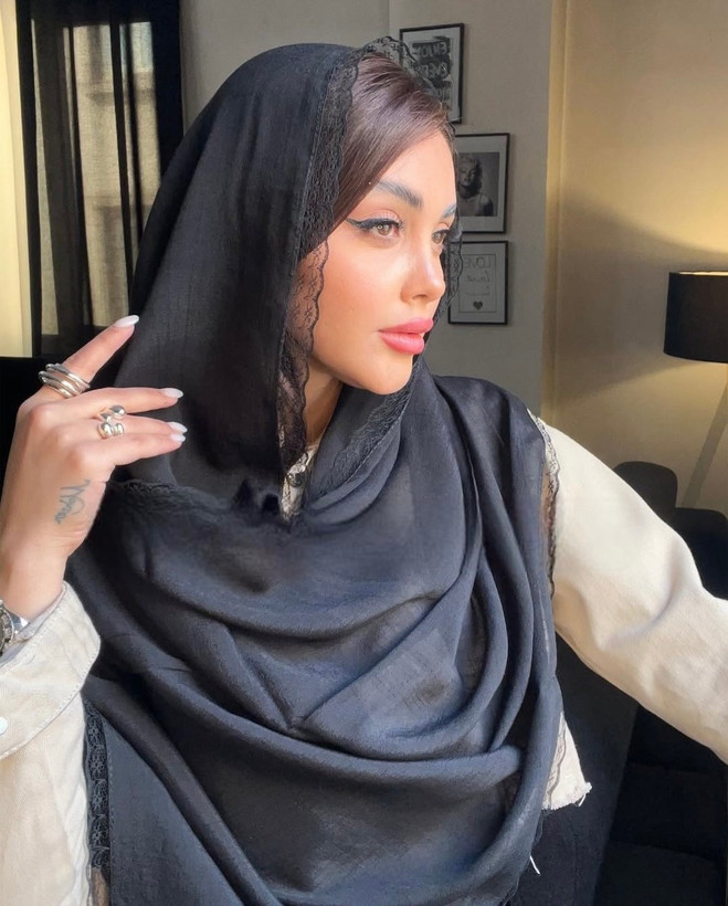 شال مشکی دور تور وال اسلپ