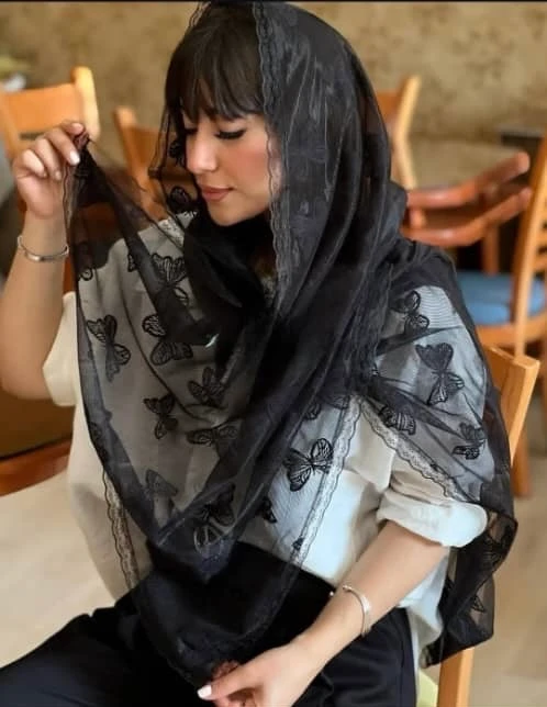 شال مشکی مجلسی پروانه دور دانتل