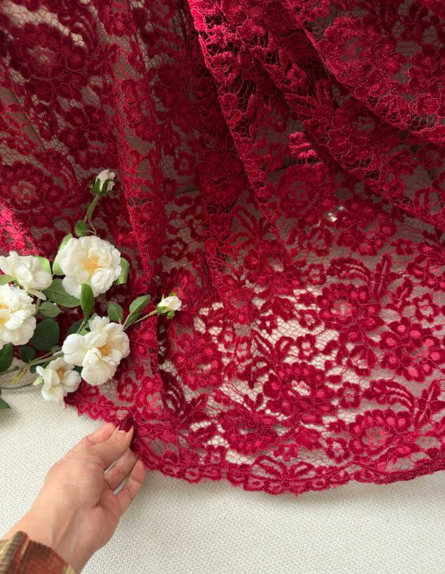روسری گیپور مخمل فرانسه رنگ قرمز زرشکی (وارداتی)